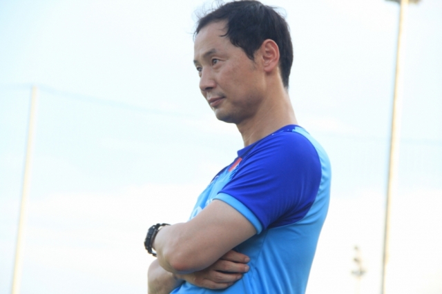 net-mat-nhieu-cam-xuc-cua-hlv-kim-han-yoon-khi-nhin-hoc-tro-thi-dau-bb-baaacj6tbP