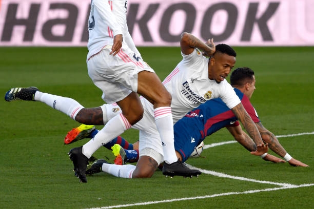 Trực tiếp Real Madrid 0-0 Levante: Militao nhận thẻ đỏ Ảnh 1