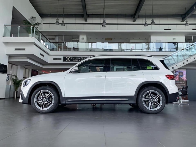 Thân xe Mercedes GLB 200 AMG