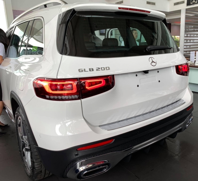 Đuôi xe Mercedes GLB 200 AMG