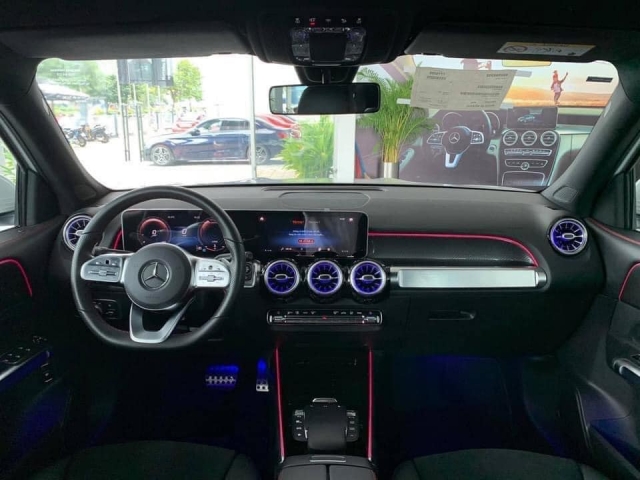 Nội thất Mercedes GLB 200 AMG