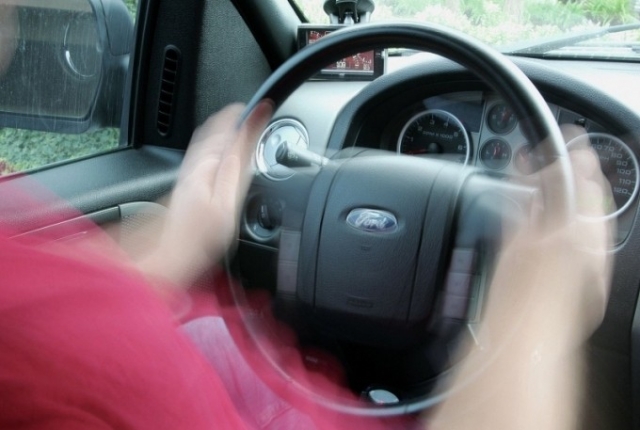 Xe rung giật khi lái
