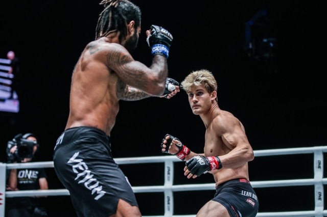 Sage Northcutt để thua trận debut ONE Championship trước Cosmo Alexandre