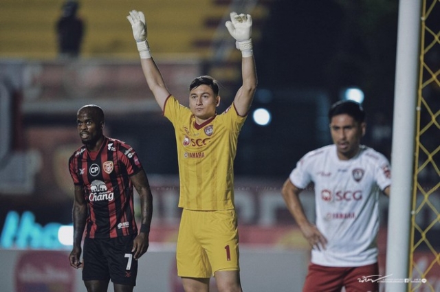 Đặng Văn Lâm không có tên ở đội hình tiêu biểu vòng 10 Thai-League