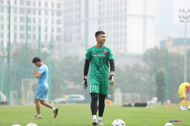 Quang Hải tập riêng với bác sĩ Choi sau khi dính chấn thương Ảnh 3