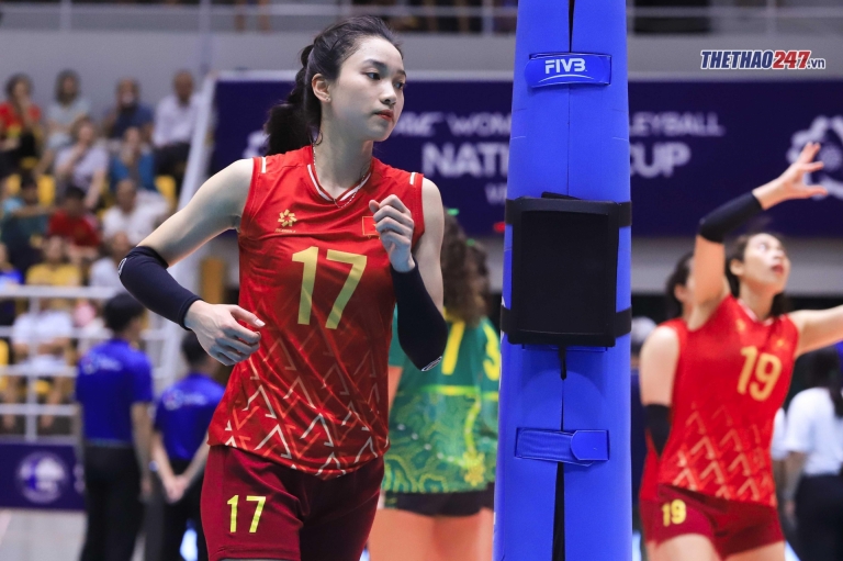 Bộ đôi tuyển thủ bóng chuyền nữ Việt Nam thả dáng cực xinh tại Thượng Hải 666593