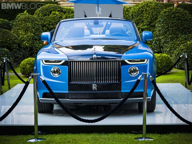 RollsRoyce Spectre Shows What A Classy EV Looks Like At Villa dEste