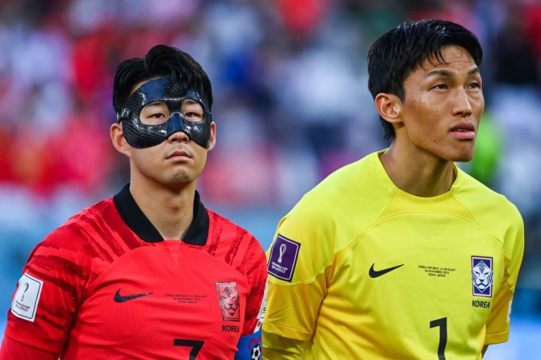 Son Heung-min 'cúi đầu' sau trận đấu với Uruguay tại World Cup 2022