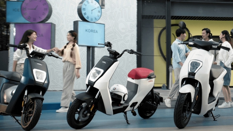 Huyền thoại xe máy tay ga nhà Honda ra bản giá rẻ Độc diễn trong năm  2023