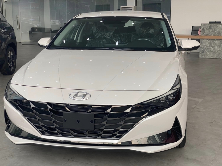 hyundai-elantra-2023