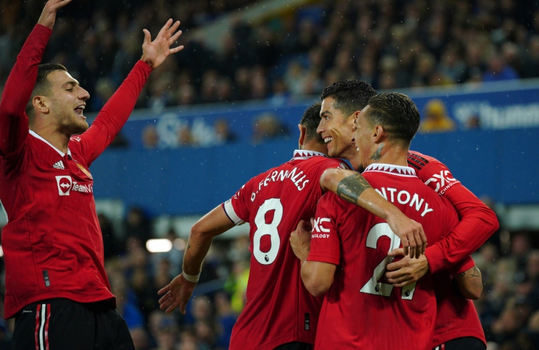 Giải mã pha ăn mừng độc lạ của Ronaldo trong trận đấu với Everton 201228