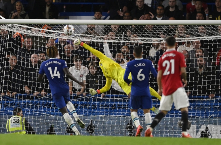 'Pressing' trọng tài trong trận với Chelsea, Man Utd đối mặt với án phạt từ FA 209114
