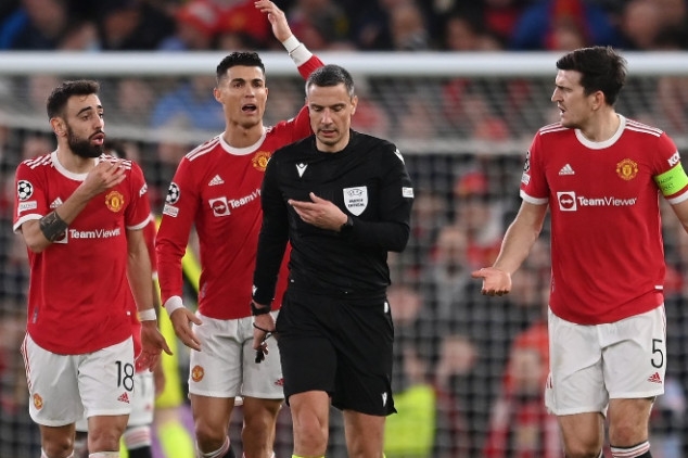 'Pressing' trọng tài trong trận với Chelsea, Man Utd đối mặt với án phạt từ FA 209119
