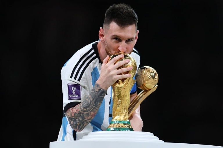 World Cup 2022 sẽ là sự kiện sôi động của cả thế giới bóng đá. Lionel Messi - một trong những cầu thủ xuất sắc nhất thế giới đã chính thức xác nhận tham gia giải đấu. Hãy xem hình ảnh về quả bóng được sử dụng trong World Cup để chào đón mùa giải sắp tới.