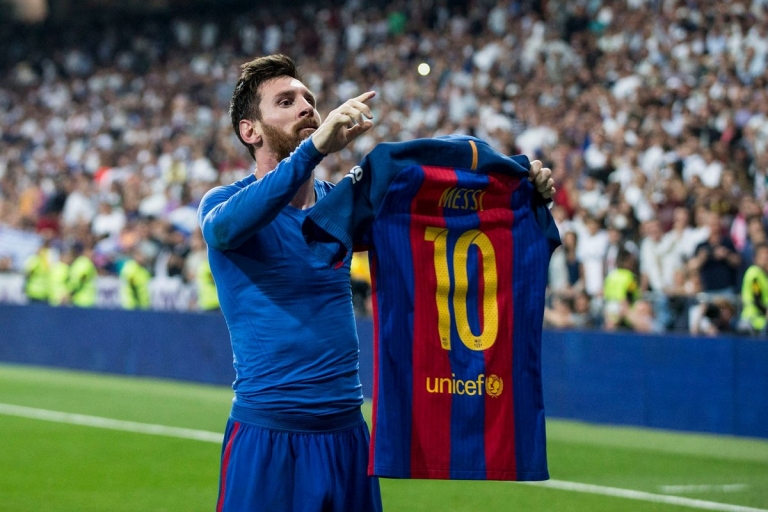 Lionel Messi: Dù bạn có yêu team Barca hay không, không thể phủ nhận sự xuất sắc của Messi. Xem hình ảnh Messi để chiêm ngưỡng khả năng điều khiển bóng và kỹ thuật đột phá của cầu thủ này.