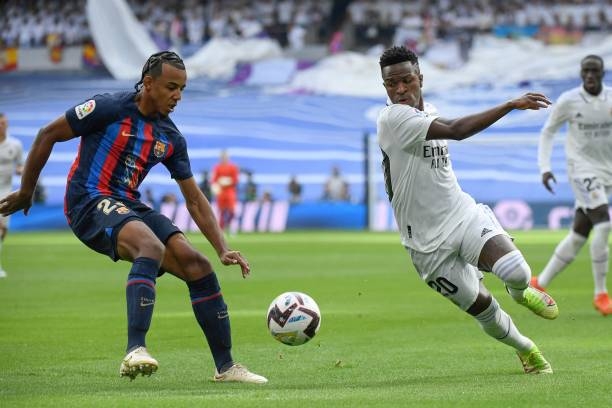 HLV Xavi thừa nhận tình hình tồi tệ tại Barca sau trận thua thảm Real Madrid 203759