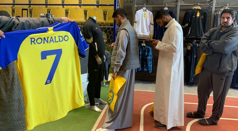 Chưa ra sân, Ronaldo đã khiến Al Nassr 'chật vật' vì lý do đặc biệt 238371