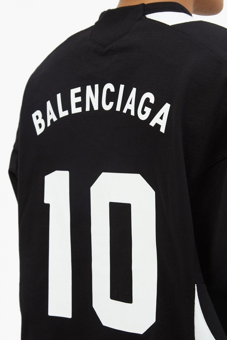 Balenciaga has crafted a jersey mixed between Liverpool and Manchester  United