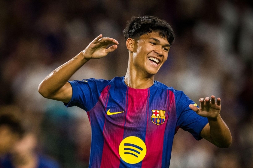 Thần đồng Philippines 'gây sốt' tại Barcelona 674183