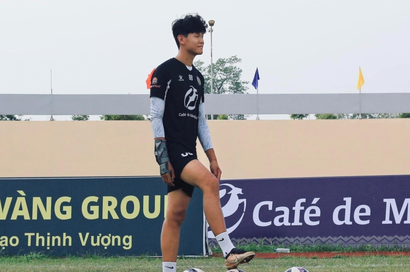 Thủ môn cao gần 2m chính thức thi đấu V.League 684704