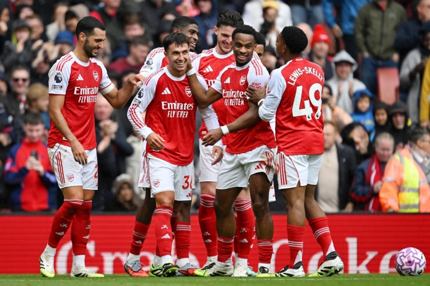 Mikel Arteta chia sẻ điều đặc biệt về trung vệ hàng đầu Arsenal 5 Mikel Arteta thốt lên 1 điều về trung vệ xuất sắc nhất của Arsenal 707803