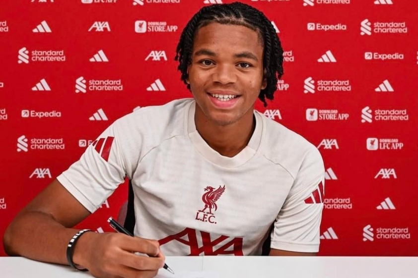 "Thần đồng Liverpool vừa ký hợp đồng mới, bất ngờ đối mặt lệnh cấm" 4 Vừa ký hợp đồng mới, thần đồng Liverpool bị cấm vào phòng thay đồ CLB 711275