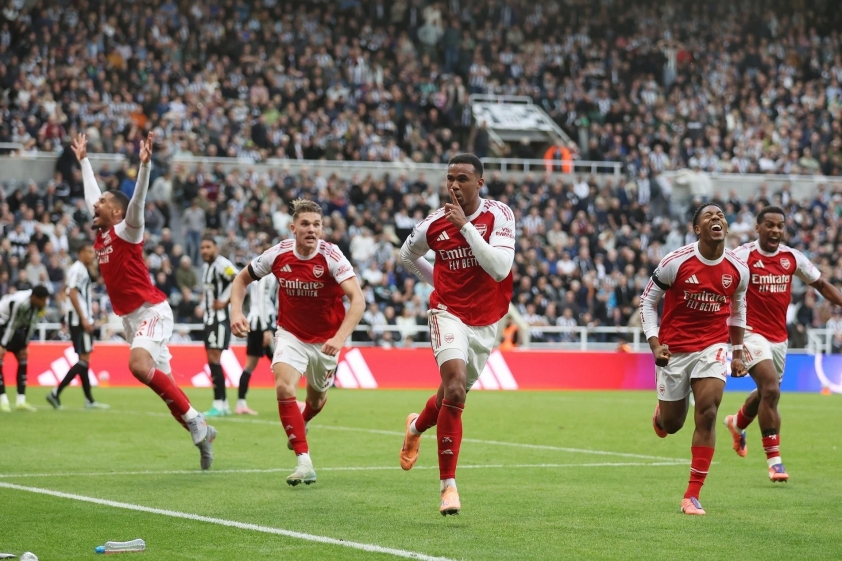 Người hùng của Arsenal được gọi là 'quái vật' 713038