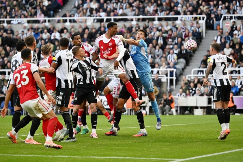 Người hùng của Arsenal được gọi là 'quái vật' 713039