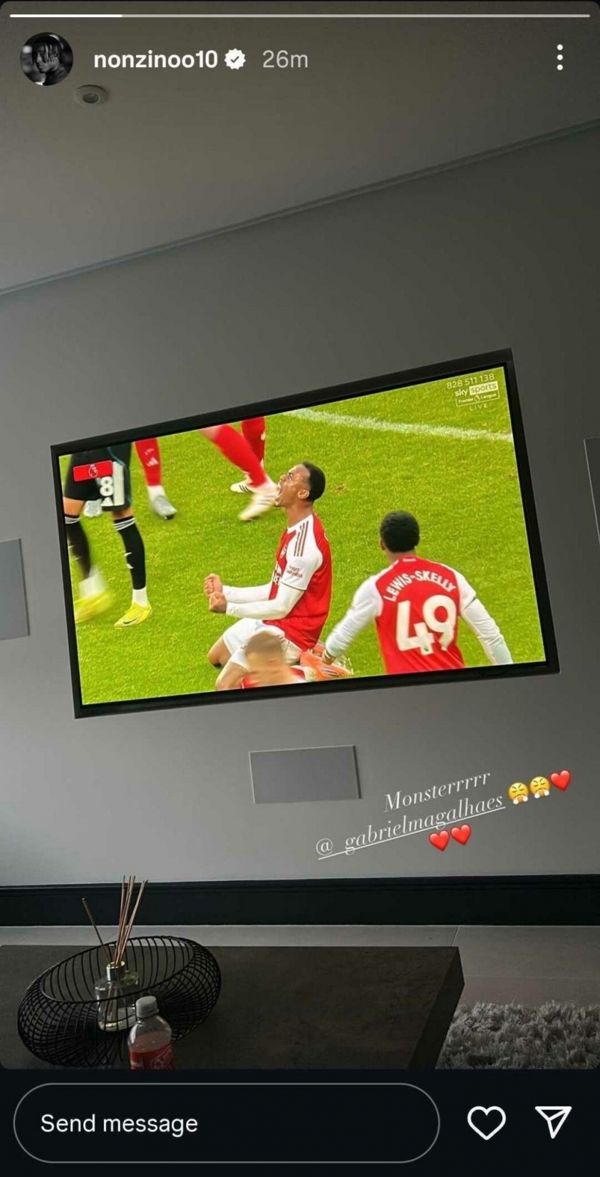 Người hùng của Arsenal được gọi là 'quái vật' 713037