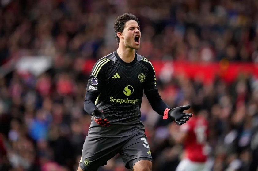 "Tỏa sáng trên sân, sao MU được so sánh với huyền thoại CLB" 5 manchester-uniteds-goalkeeper-se