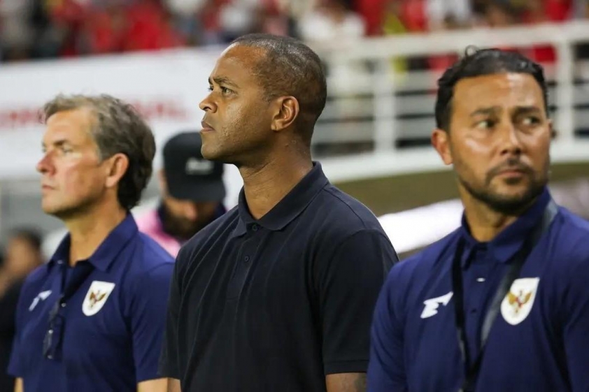 CĐV Indonesia đồng loạt phản ứng khi HLV Patrick Kluivert bị sa thải 723200