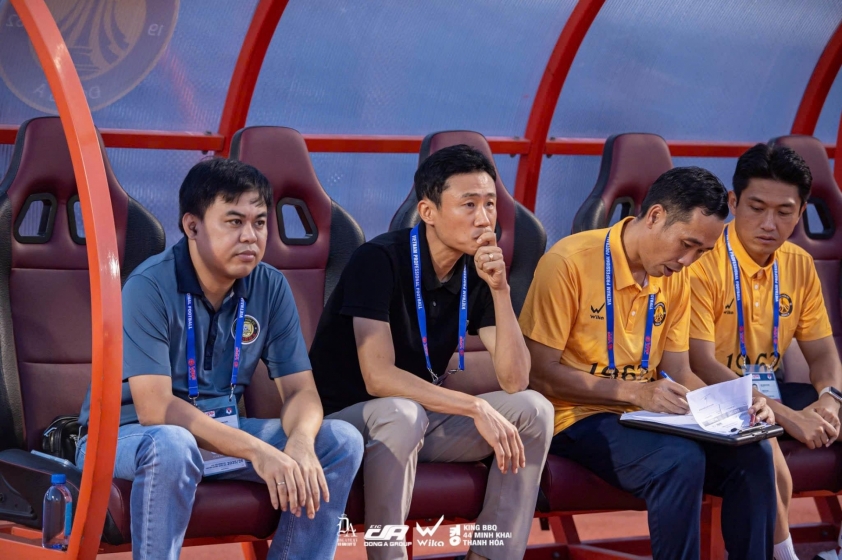 Chưa thể thắng tại V-League, HLV Hàn Quốc muốn nhờ các CĐV giúp đỡ-725280