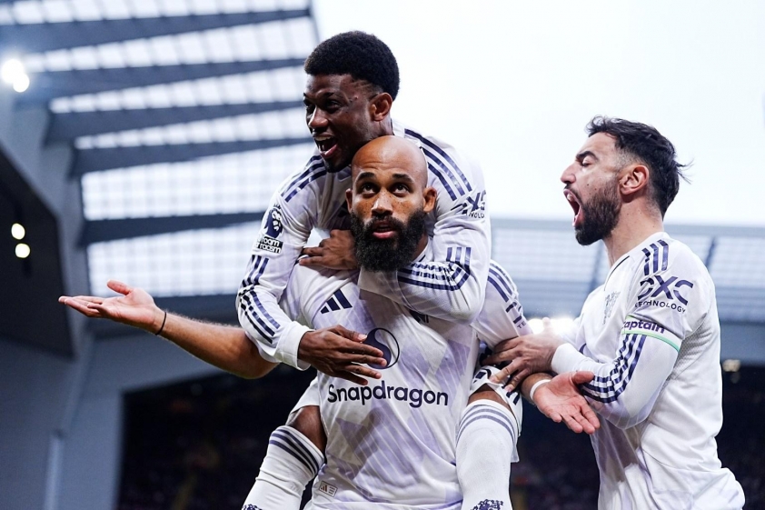 MU bất ngờ chiếm ngôi đầu Ngoại hạng Anh 5 top-bruno-fernandes-right-premie