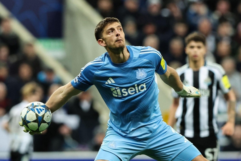 Xuất hiện thủ môn kiến tạo bằng cú ném không tưởng tại Champions League 726312