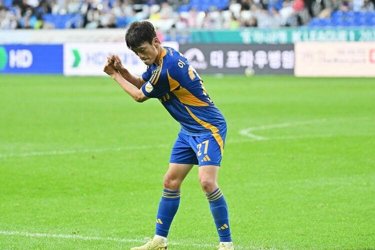 Vừa nói lời chia tay, HLV Shin Tae-yong đã bị cầu thủ chế giễu 726789