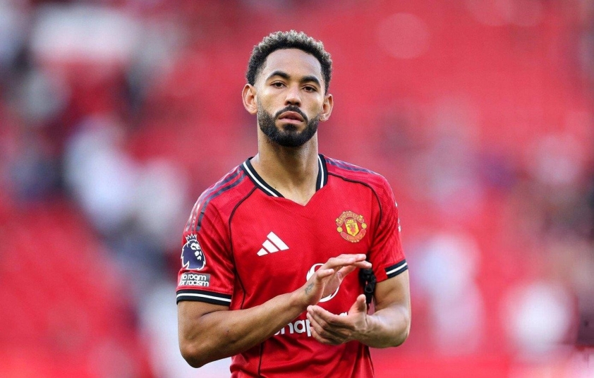 MU tìm thấy "Eric Cantona" mới, sẵn sàng khuấy đảo châu Âu 5 Vừa cập bên, Sao MU được đá huyền thoại vĩ đại CLB 730421