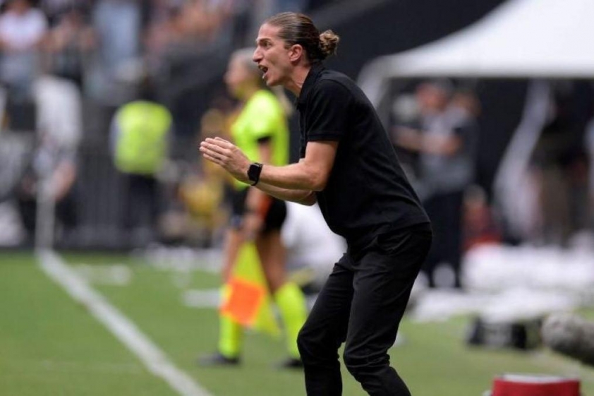 Khám phá ứng cử viên thay thế Arne Slot tại Liverpool 4 Filipe Luis - Ứng cử viên tiềm năng của Liverpool