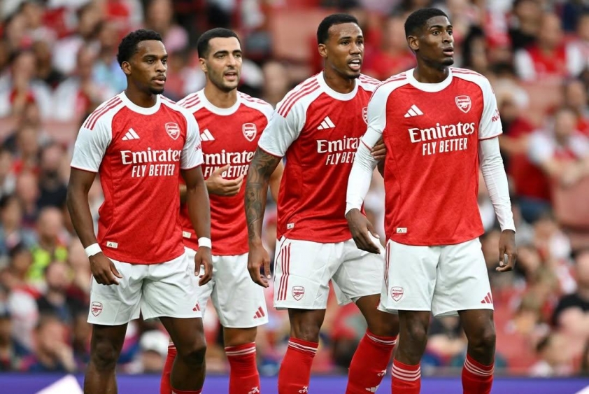 Arsenal có đang sở hữu hậu vệ 'xuất sắc nhất' Ngoại hạng Anh? 5 HELE