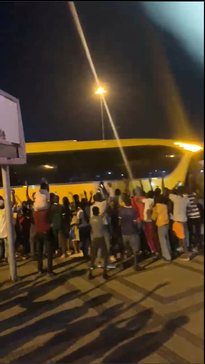 CĐV Angola đang phát sốt trước Messi 740981