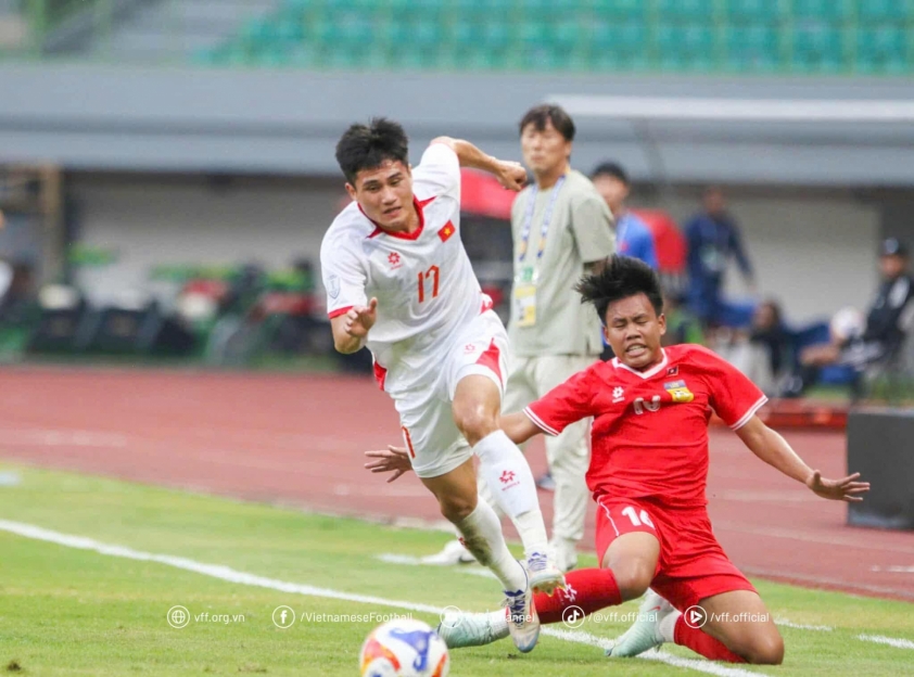 HLV Kim Sang Sik hài lòng với chiến thắng 3-0 668419