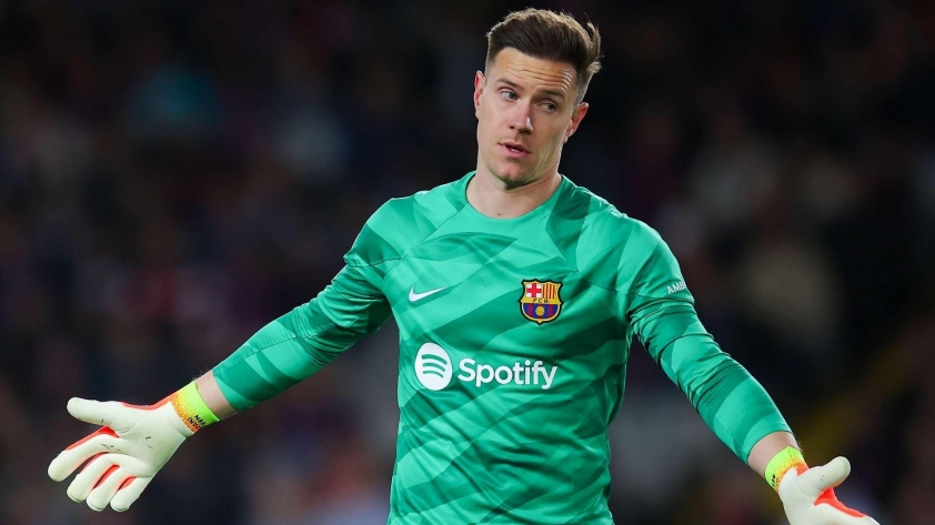Thần đồng Barca hết lời ca ngợi “đàn anh” gấp đôi tuổi 677786