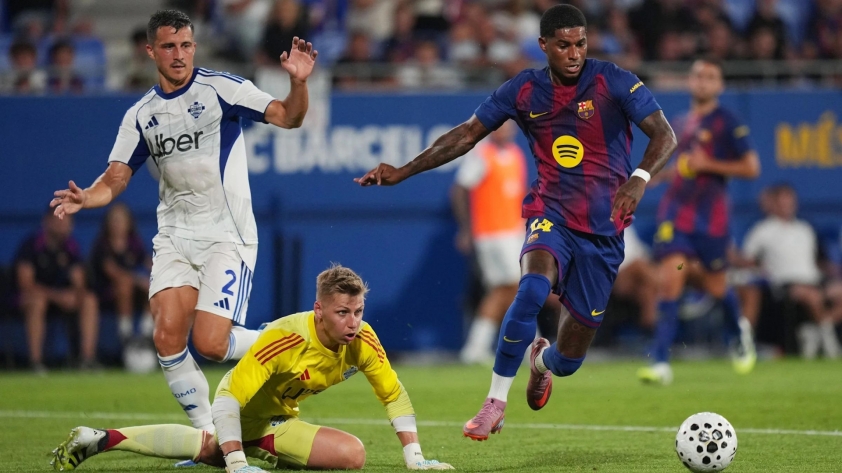 Raphinha sửng sốt cú sút ra ngoài của Rashford 682179