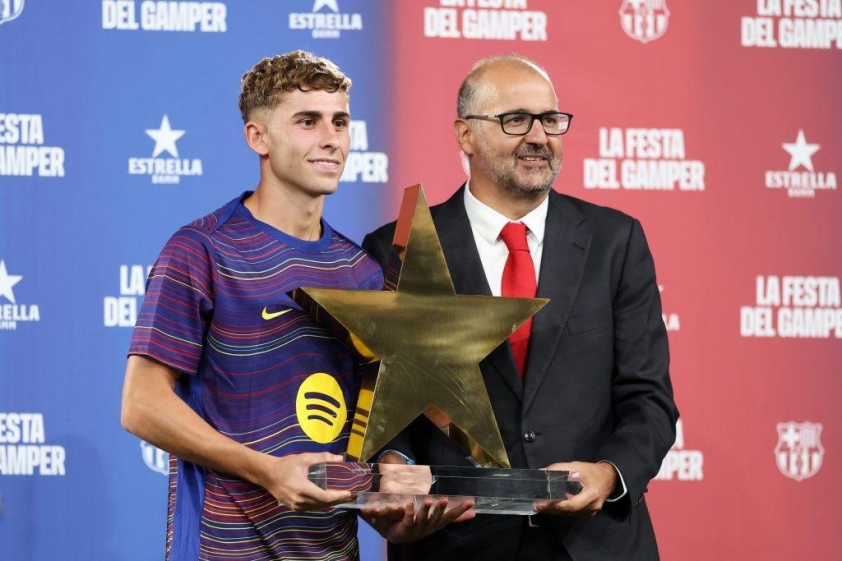Dù được MU quan tâm, sao trẻ khẳng định tương lai ở Barcelona  682534