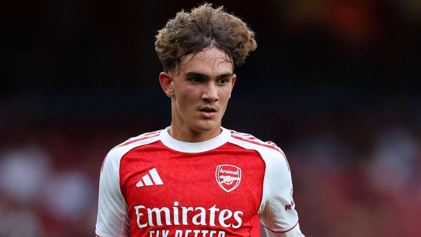 Thần đồng Arsenal nhận lời 'cảnh báo' từ đội trưởng 689529
