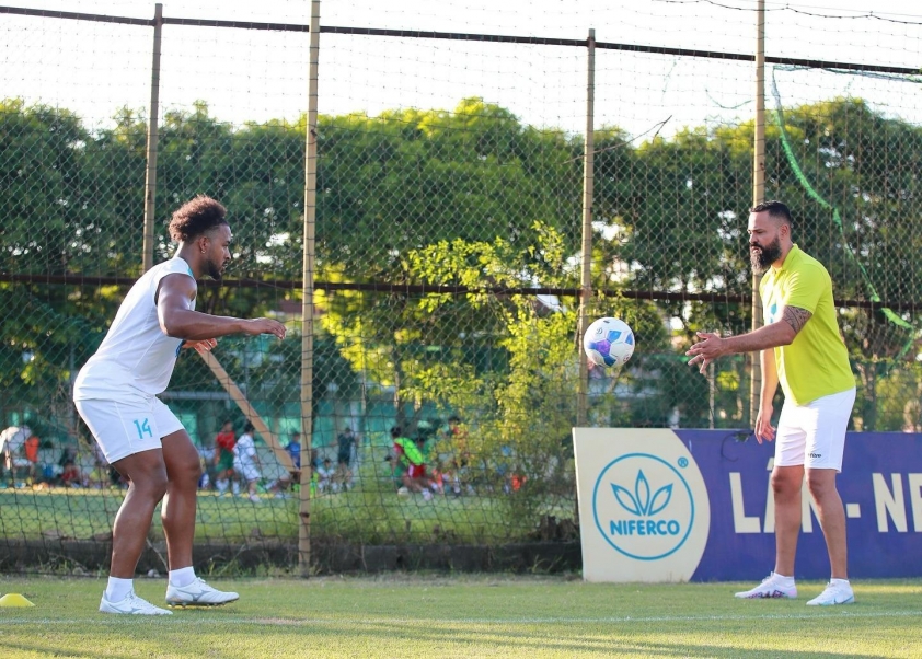 Xuân Son bắt tay vào tập luyện cùng chuyên gia mới từ Brazil