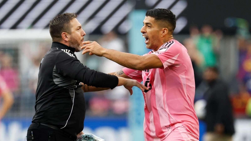 Luis Suarez nhận án phạt cực nặng vì hành động phi thể thao 698871