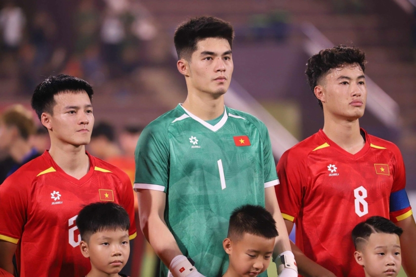 Thủ môn Trung Kiên sánh ngang Hàn Quốc và Australia 703129