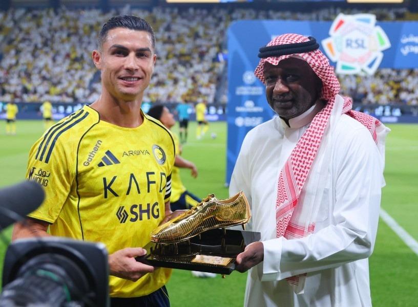 Ronaldo 40 tuổi vẫn giành được chiếc giày vàng 704523