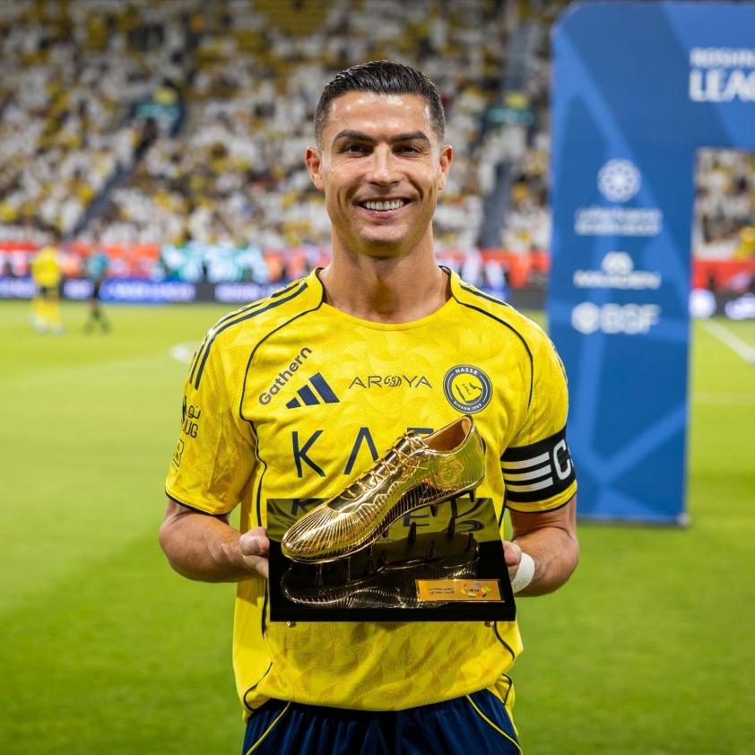 Ronaldo 40 tuổi vẫn giành được chiếc giày vàng 704524