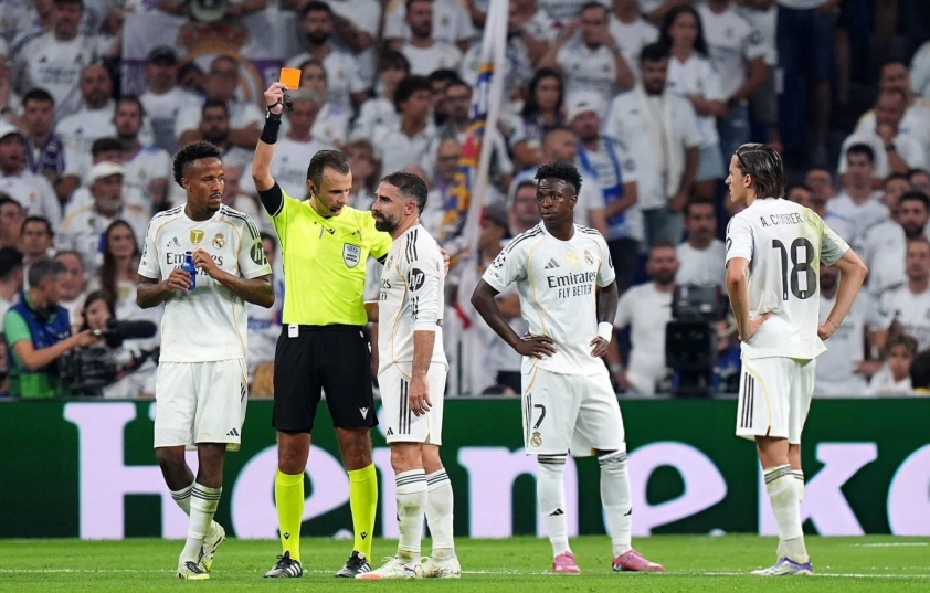 Xabi Alonso cảnh báo 'kỷ luật' sau 2 thẻ đỏ liên tiếp 705828